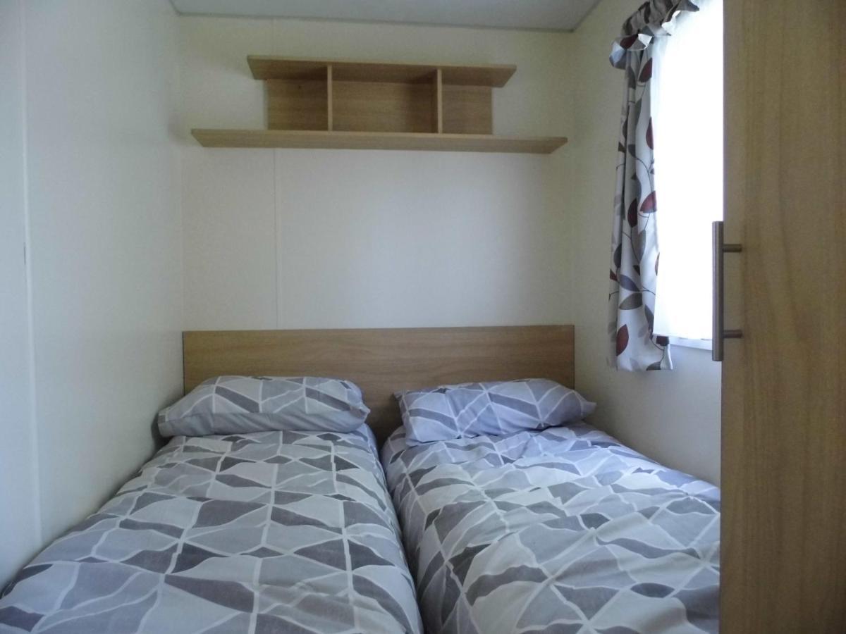 Oakdene -3 Bedroom Caravan Weeley Экстерьер фото